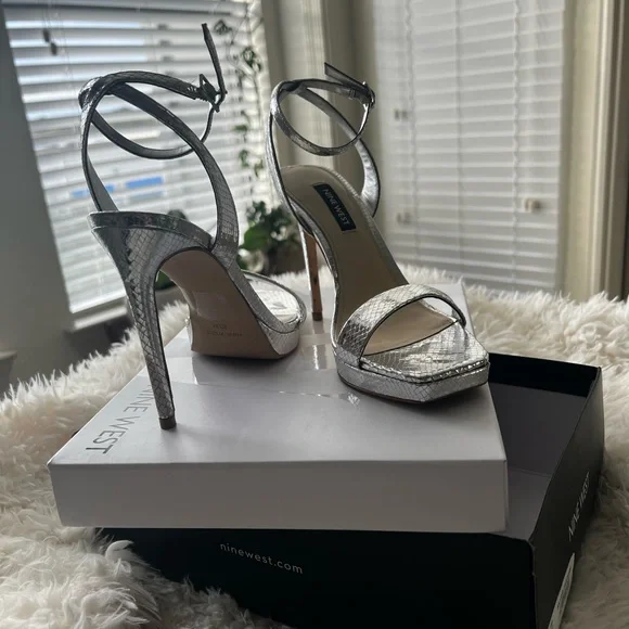 Silver Nine West high heels - Picture 7 of 7
